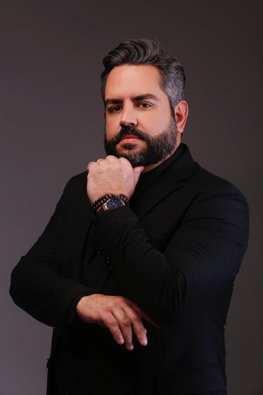Dr. Gustavo Munhoz